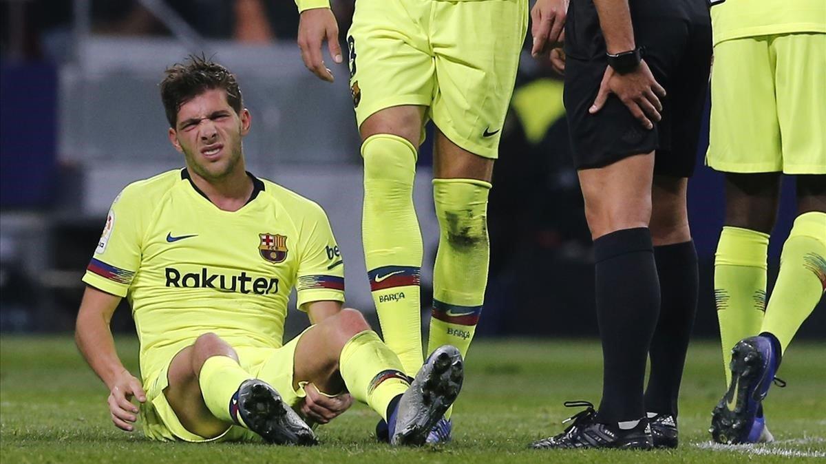 marcosl46017039 barcelona s sergi roberto grimaces after injuring himself du181125151251