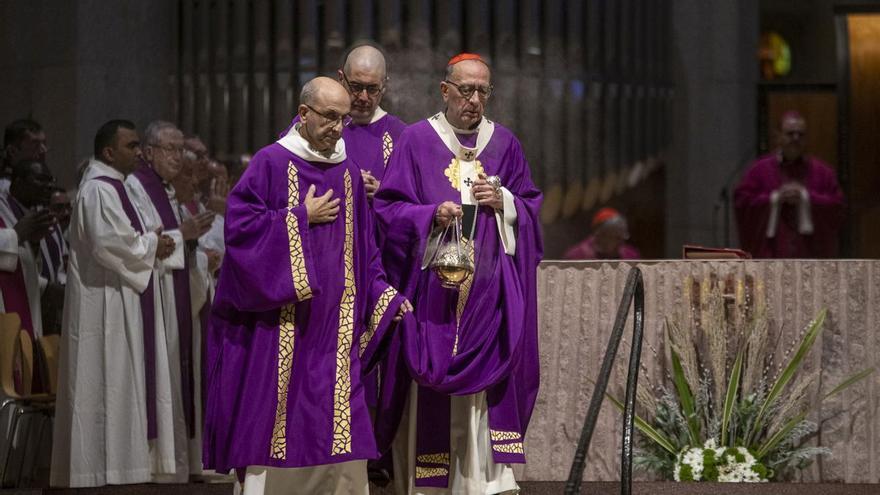 El Parlament catalán cita a Juan José Omella para que dé explicaciones sobre la pederastia en la iglesia