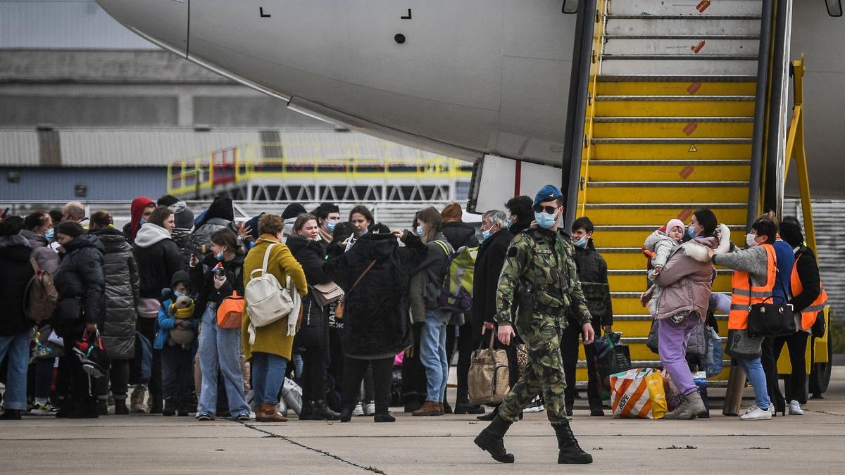 Refugiados ucranianos a su llegada al aeropuerto de Lisboa, el pasado mes de marzo.