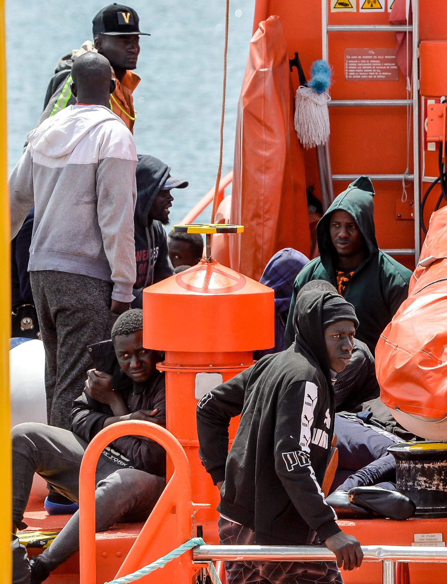 Llegada de cayuco al Muelle Deportivo (28/03/21)