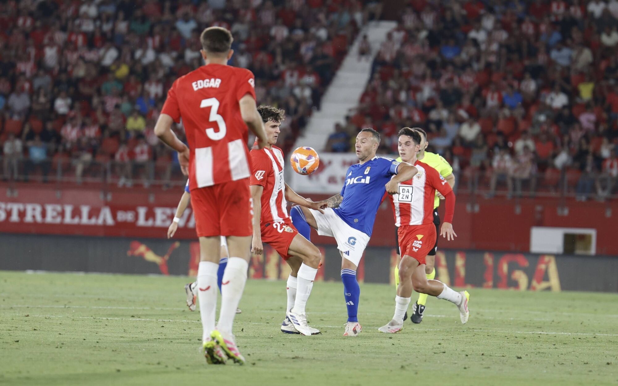 Así fue el primer partido del play-off entre el Almería y el Real Oviedo