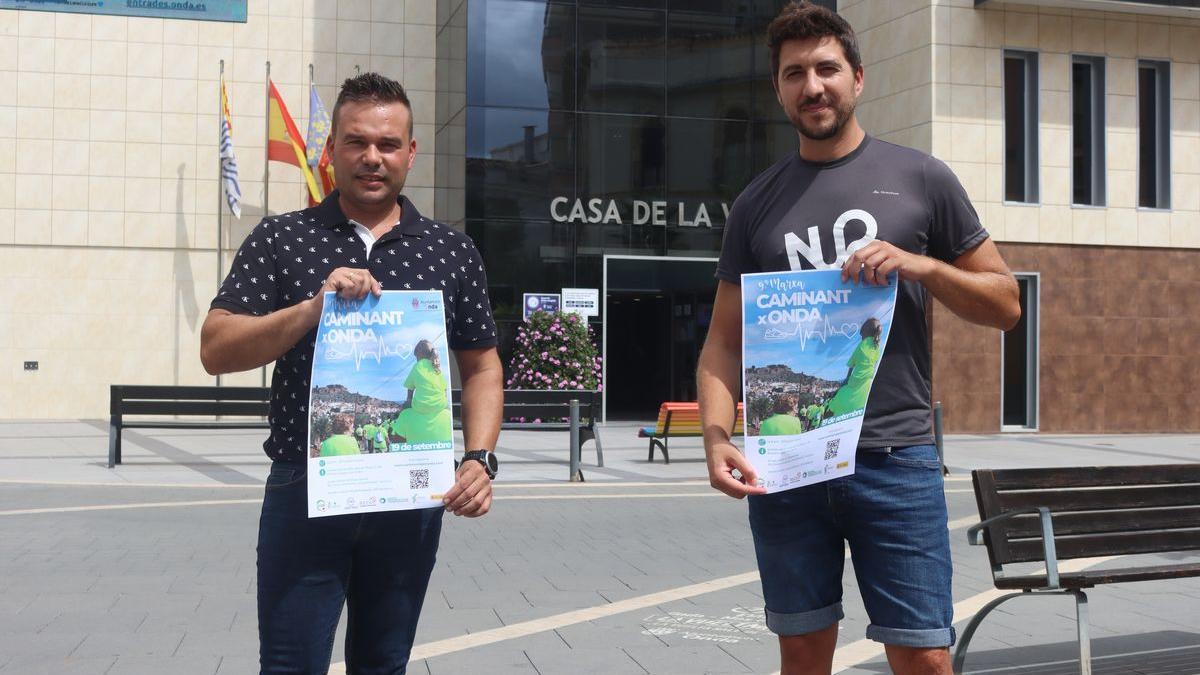 El concejal de Ciudad Saludable y Sostenible, Paco Pastor, acompañado por el responsable de la empresa NUCS, Jorge Martínez, han presentado la marcha senderista adaptada a la pandemia.