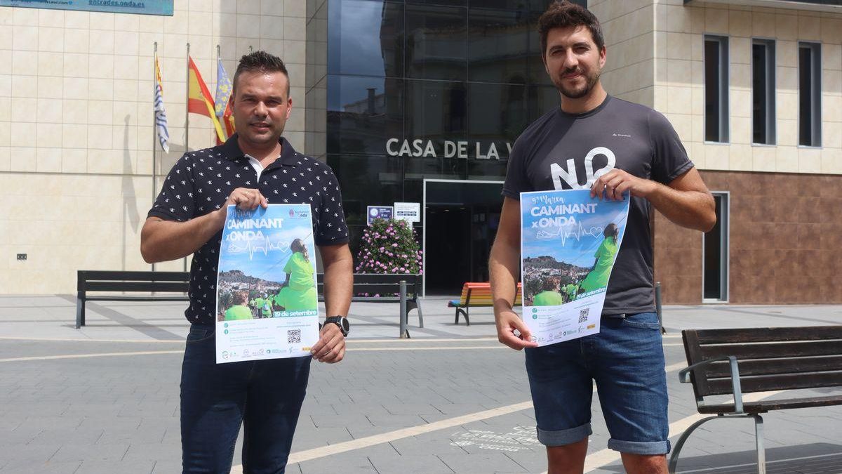 El concejal de Ciudad Saludable y Sostenible, Paco Pastor, acompañado por el responsable de la empresa NUCS, Jorge Martínez, han presentado la marcha senderista adaptada a la pandemia.