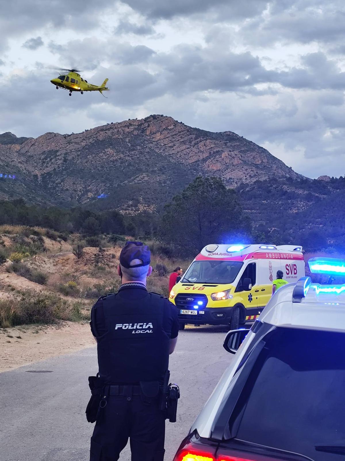 Un helicóptero en la zona del accdidente.