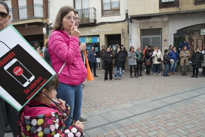 GALERÍA | Manifestación del comercio de Benavente por la cobertura de telefonía
