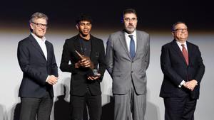 ¡Todos los ojos puestos en él! Lamine Yamal recogió el premio al Deportista masculino con más proyección