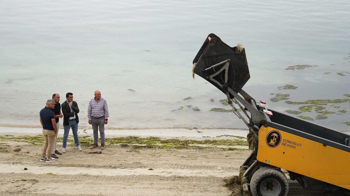 López y Moleds en la playa de A Cabeceira de Poio