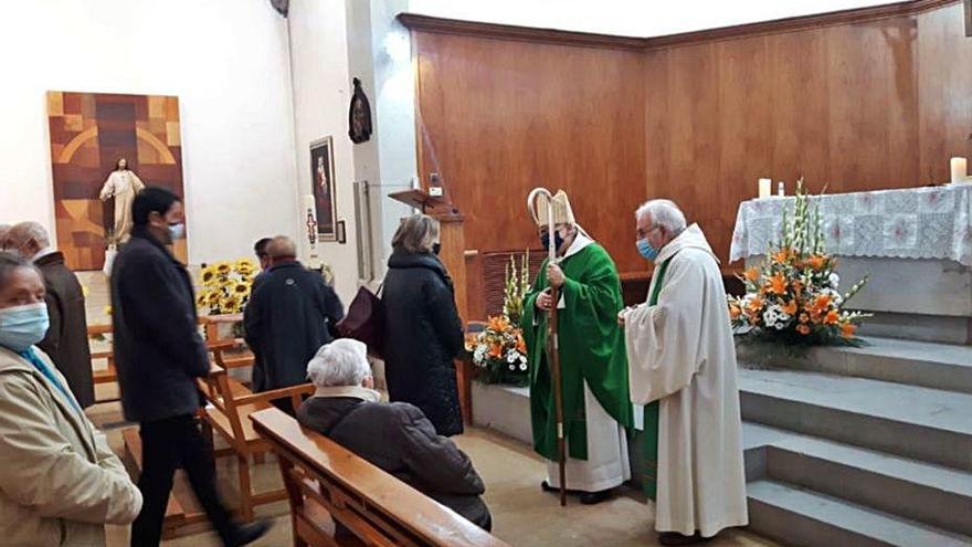 El bisbe Francesc Pardo, en un moment de la seva visita.