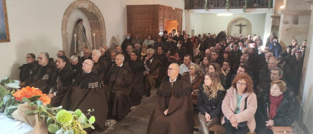 Homenaje a los fallecidos durante los incendios en el que han participado familiares  y heridos.| Ch.  S.