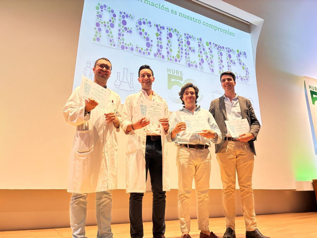 Los cuatro residentes premiados: