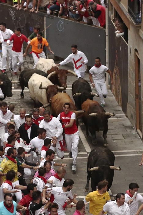 El séptimo encierro deja dos corneados