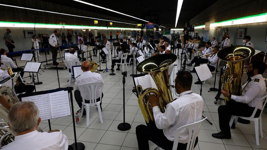 Concierto de la banda municipal en la estación del metro de El Perchel