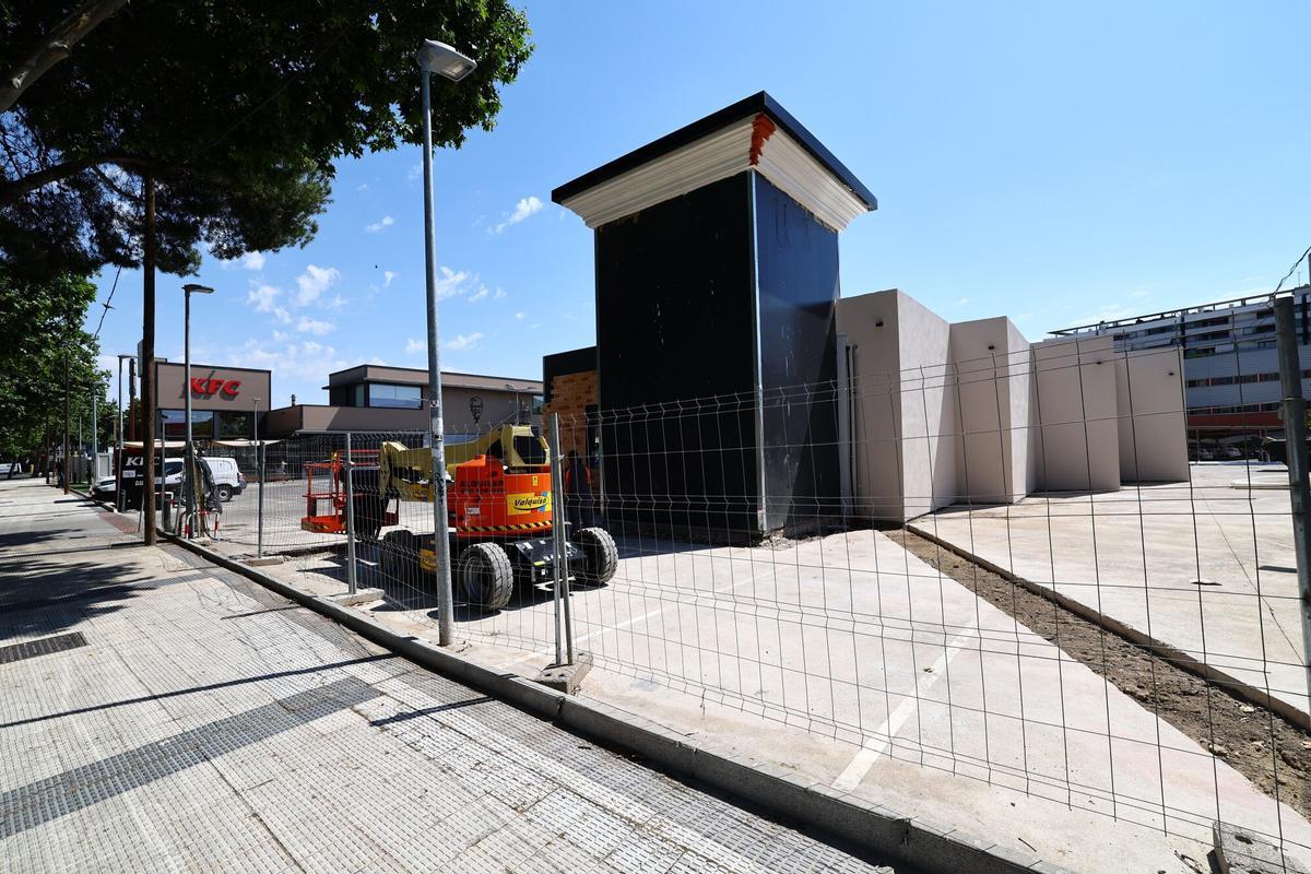 Nuevo Tagliatella en la avenida de San Juan de la Peña junto a McDonald's y KFC