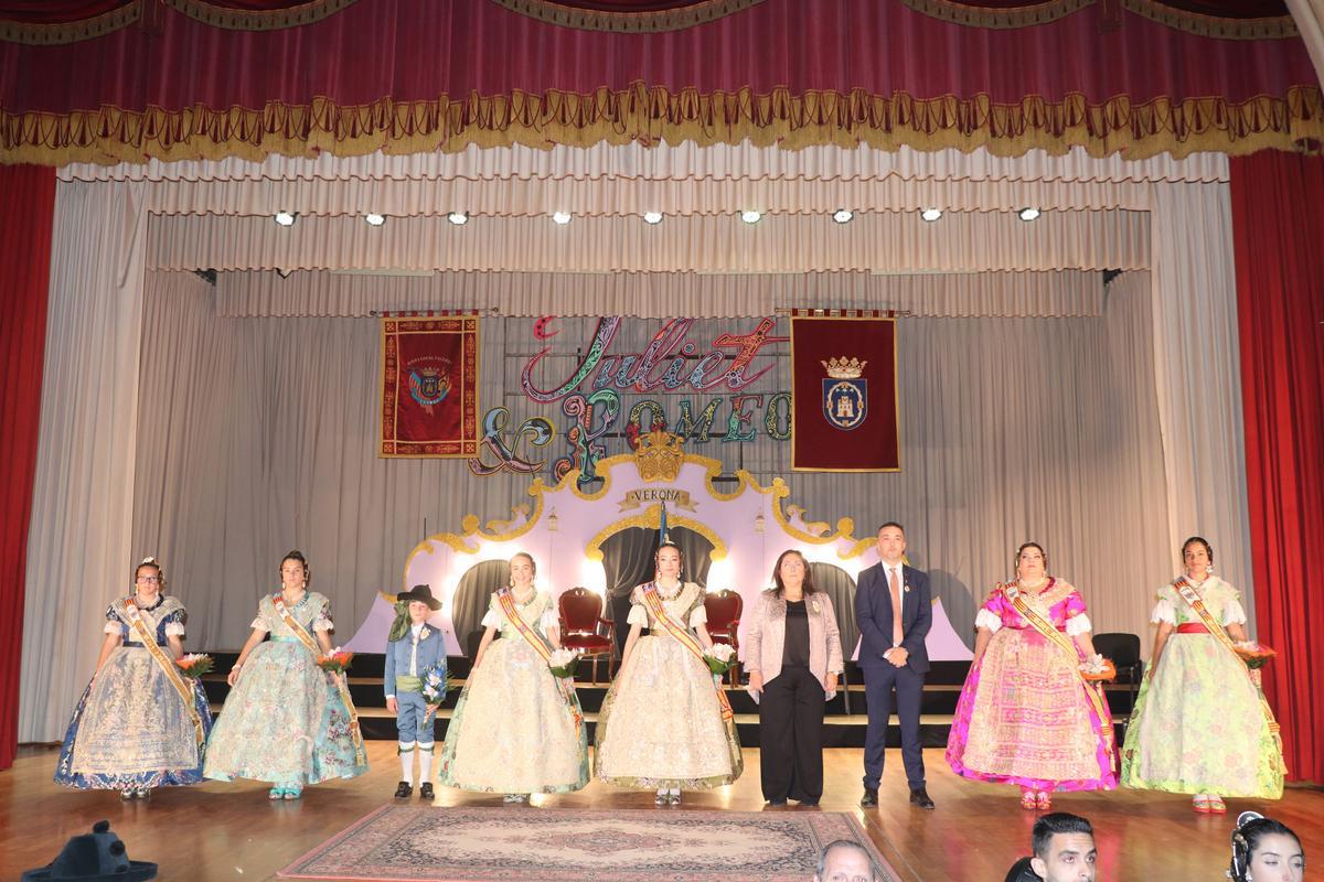 Las Falleras Mayores y sus cortes.