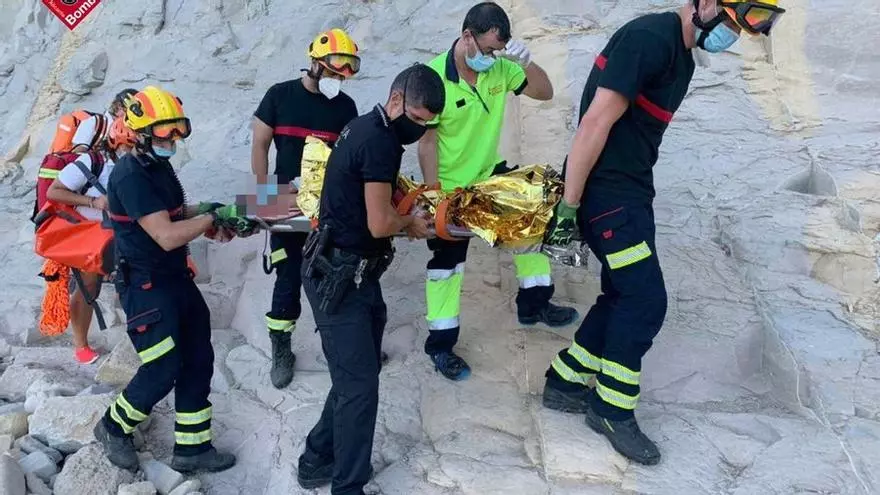 Rescatada una mujer que se sentía indispuesta en Cala Lobella de Benissa