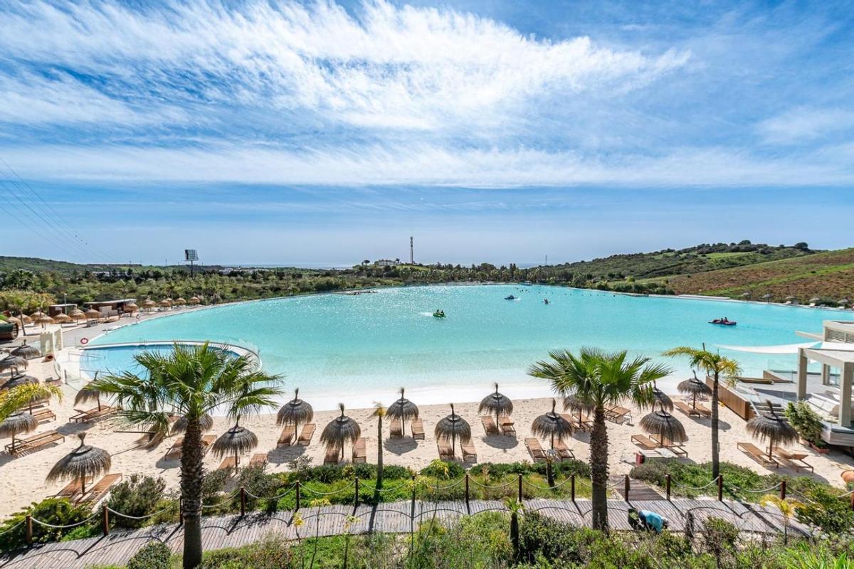 Laguna artificial de Alcazaba Lagoon