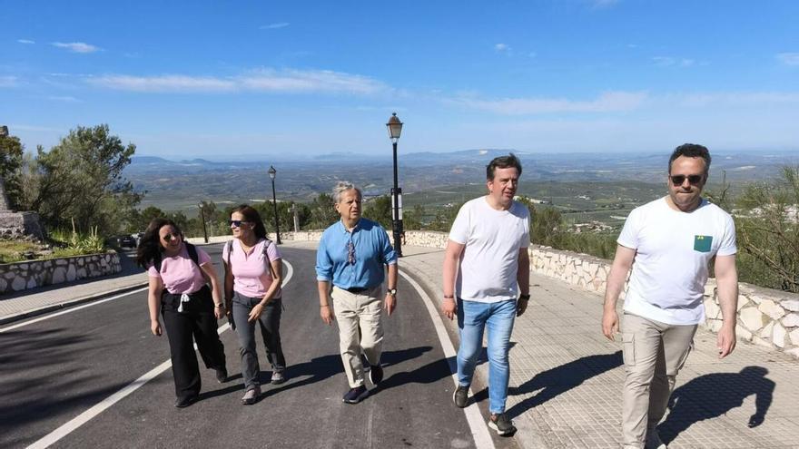 Lucena estrena un itinerario peatonal de seis kilómetros que conecta el casco urbano con la Sierra de Aras