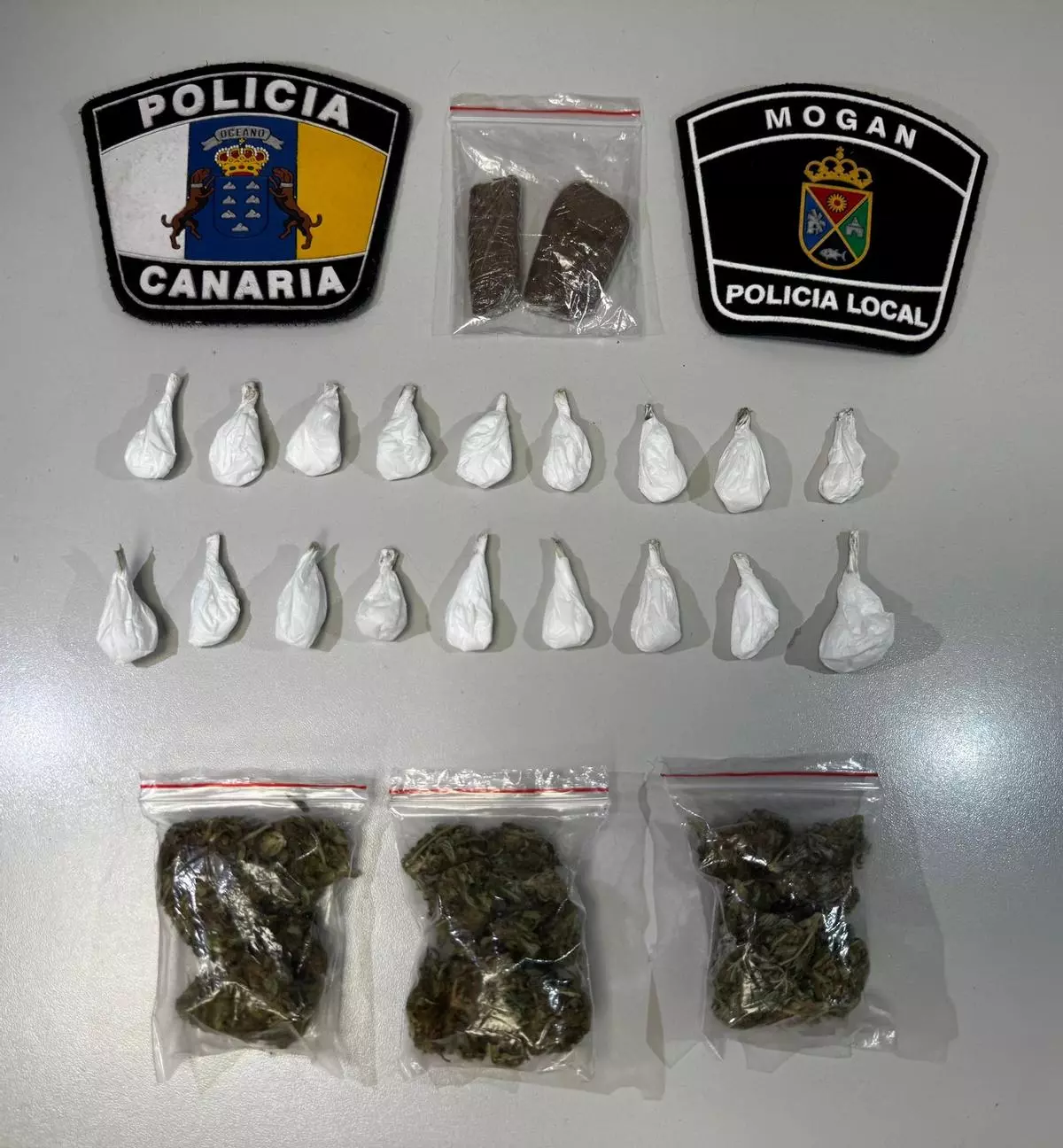 Detienen a un hombre en el sur de Gran Canaria por posesión de marihuana, hachís y cocaína en un coche de alquiler