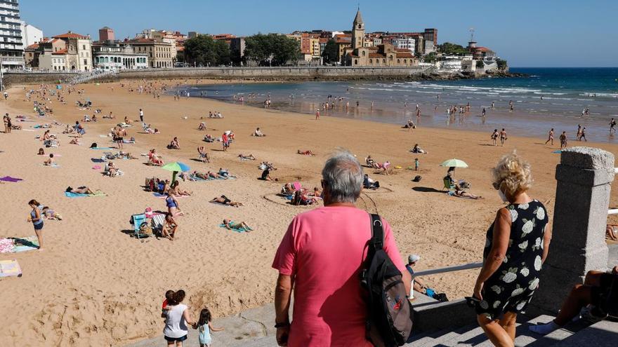 Sancionadas 328 personas este pasado fin de semana en Gijón por no llevar mascarilla