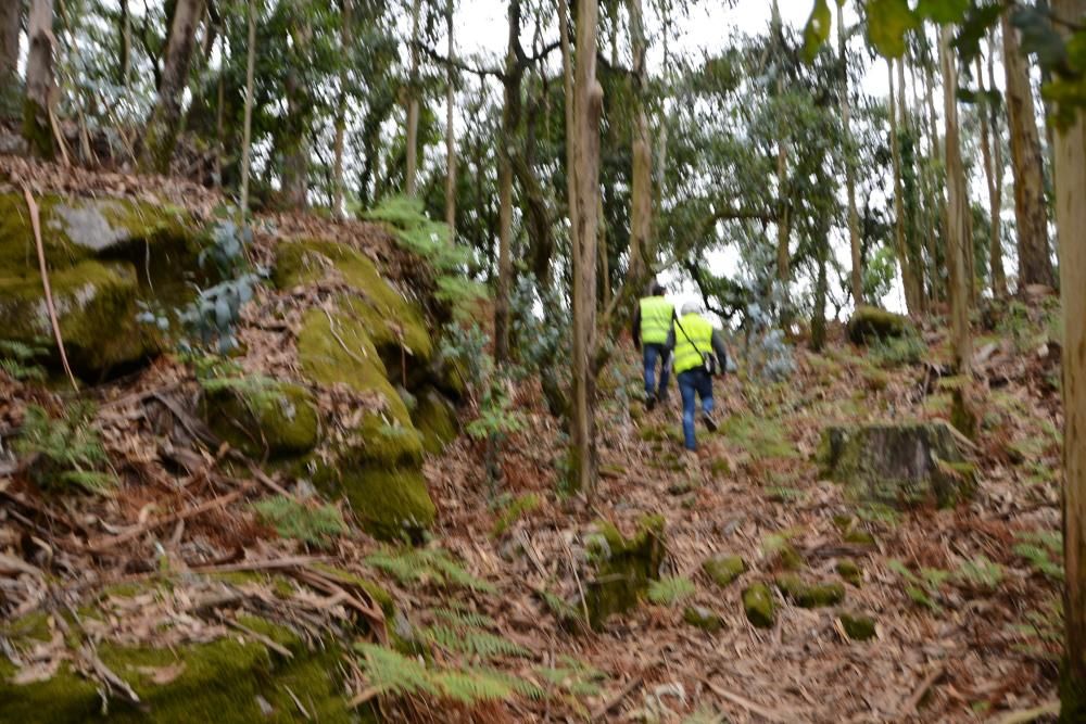 Las obras del Corredor destapan una escultura antropomorfa en Domaio