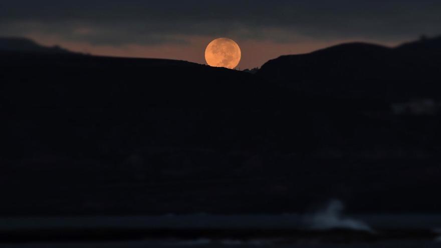 Así se vio desde Gran Canaria la Superluna Azul