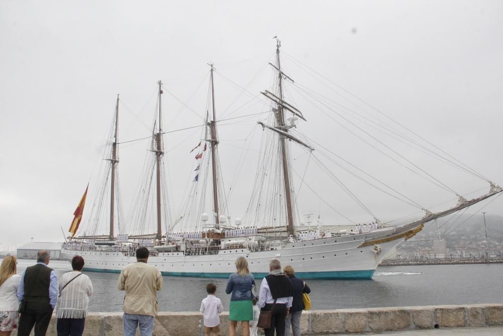 El Juan Sebastián Elcano llega a Marín