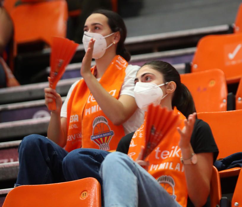 Pantallas gigantes en la Fonteta