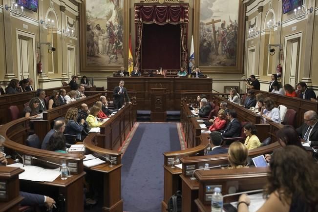 18/04/2017.CANARIAS POLITICA.Pleno del Parlamento de Canarias..Fotos: Carsten W. Lauritsen