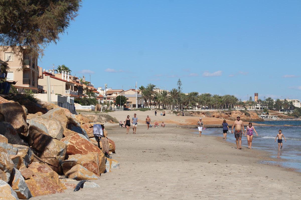 Playa de las Higuericas donde se observa la regresión de la línea del litoral