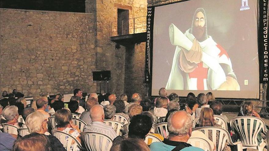 Pantallas gigantes reproducen en plena calle ‘Territorio templario’