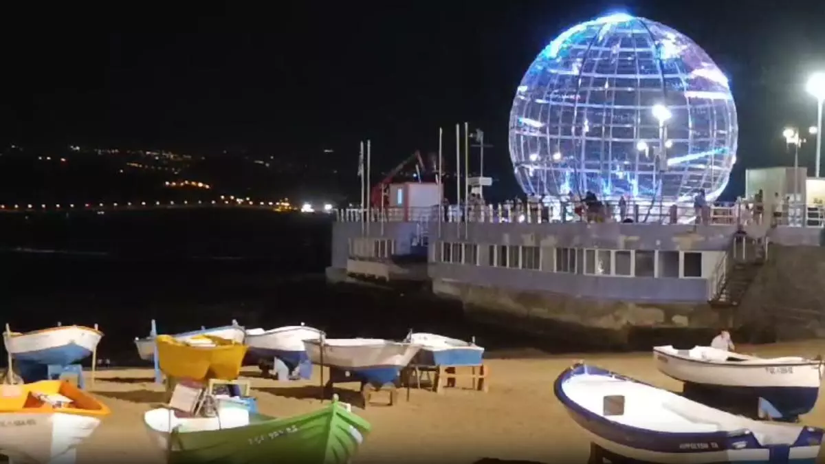 Así es el gran espectáculo lumínico de la Navidad en Las Canteras