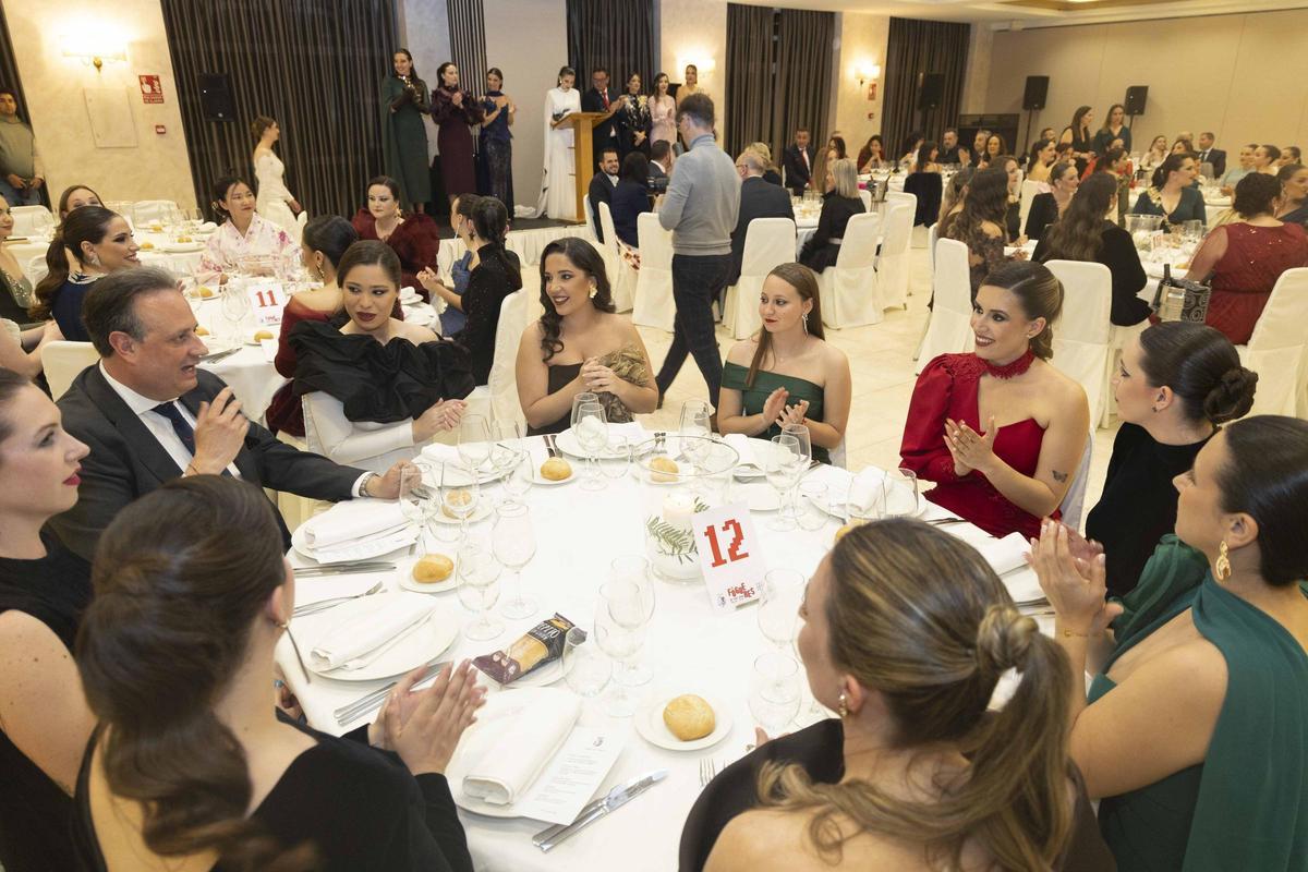 Cena de gala en las convivencias de las candidatas a Bellea del Foc Cena de gala en las convivencias de las candidatas a Bellea del Foc