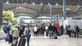 Aena permite a Cabify trabajar en el aeropuerto de Alicante-Elche