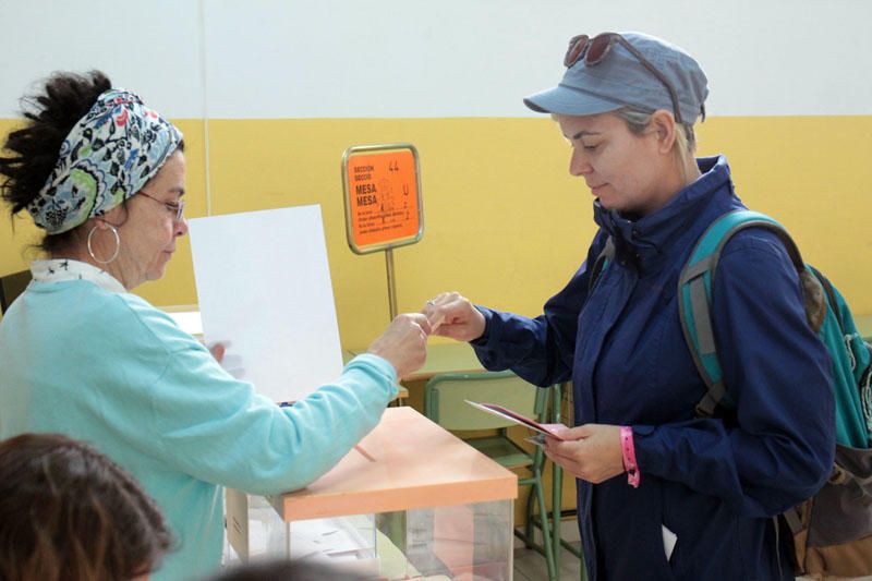 Los valencianos votan en las elecciones autonómicas 2019