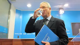 Valcárcel se da de baja del PP para que no le abran un expediente disciplinario