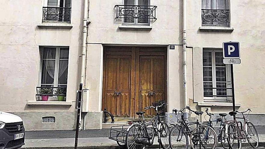 Edificio en el que residía la joven en la calle Paul Fort de París.