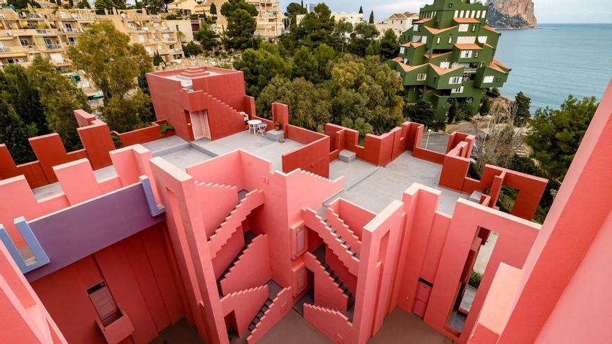 El Colegio de Arquitectos de Alicante homenajea la Muralla Roja de Bofill