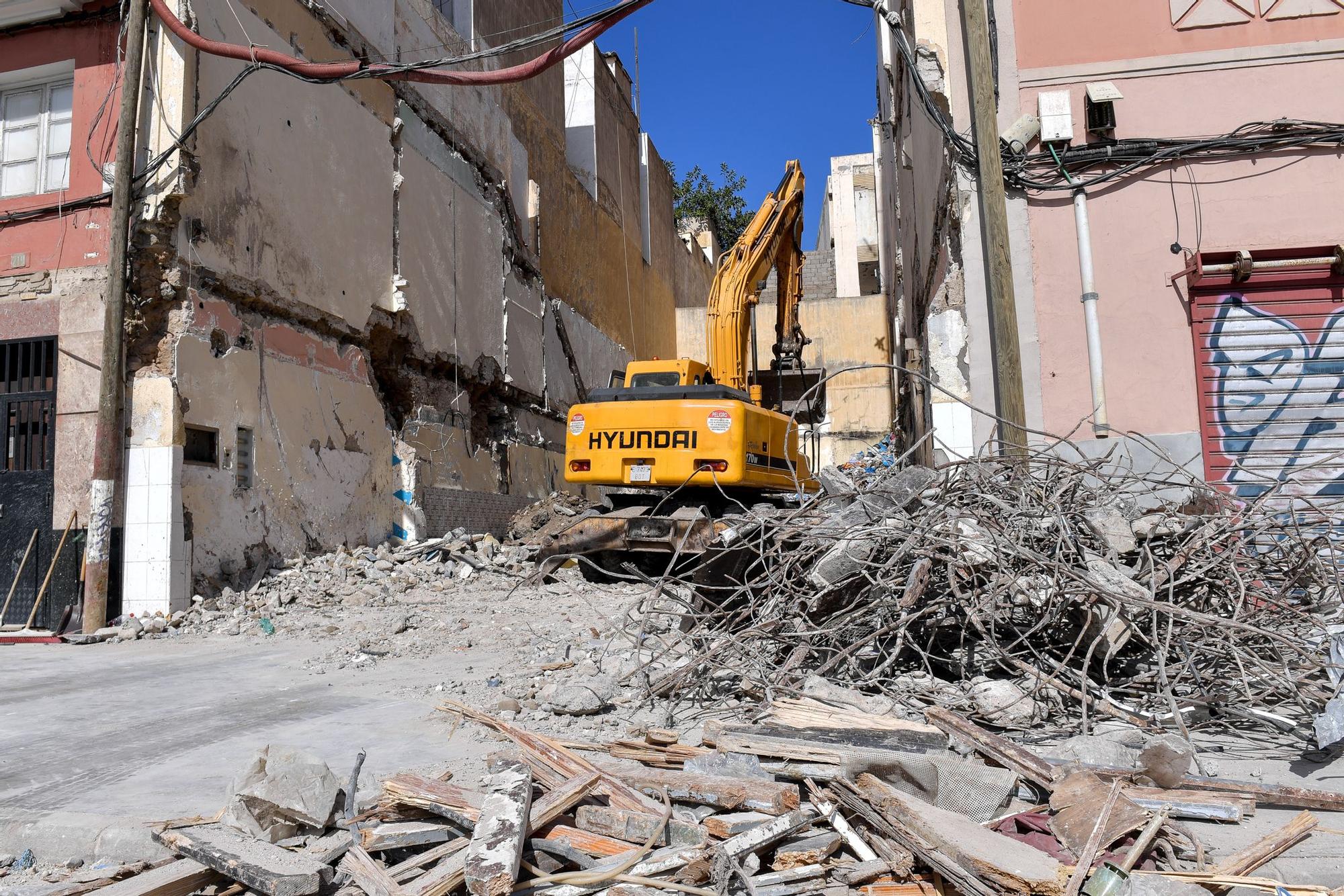 Derribo de viviendas y edificios en el entorno de Manuel Becerra