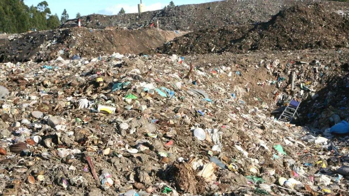 Residuos nunha imaxe de arquivo do vertedoiro de Miramontes