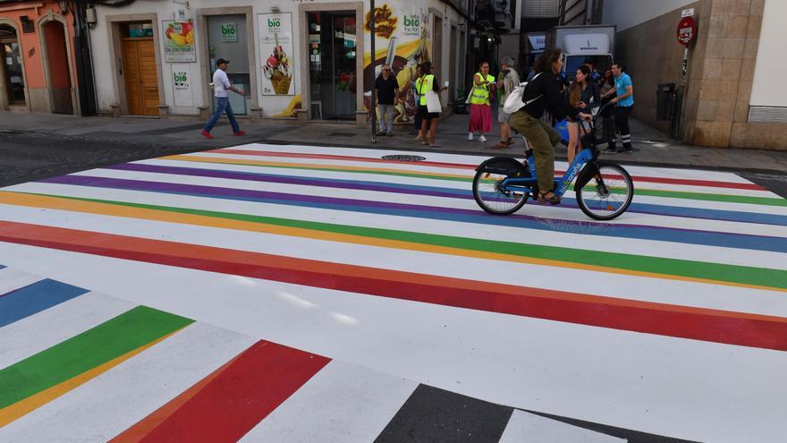 Durán Loriga estrena un paso peatonal con los colores de la bandera LGBTI