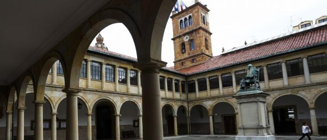 Edificio histórico de la antigua Universidad de Oviedo | Irma Collín