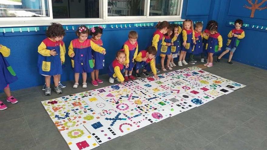 La composición realizada por los niños de la escuela infantil con el artista Guillermo Pedrosa.  // Cedida