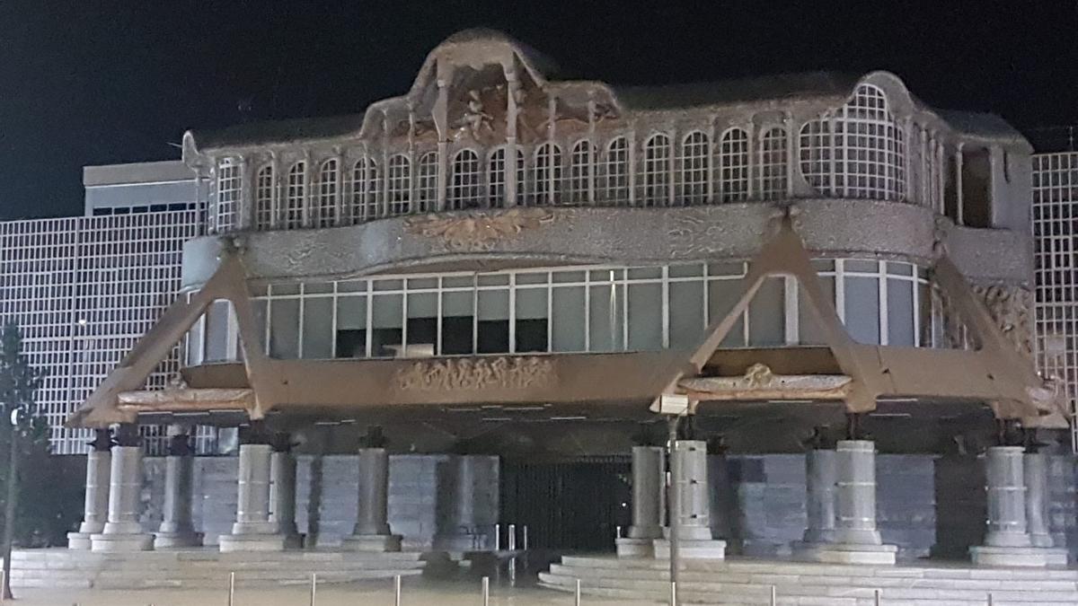 La Asamblea Regional apaga sus luces en 'La Hora del Planeta'.