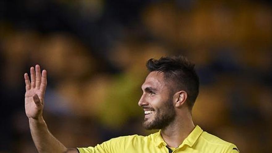 Víctor Ruiz recupera la sonrisa y tira del carro en el Villarreal