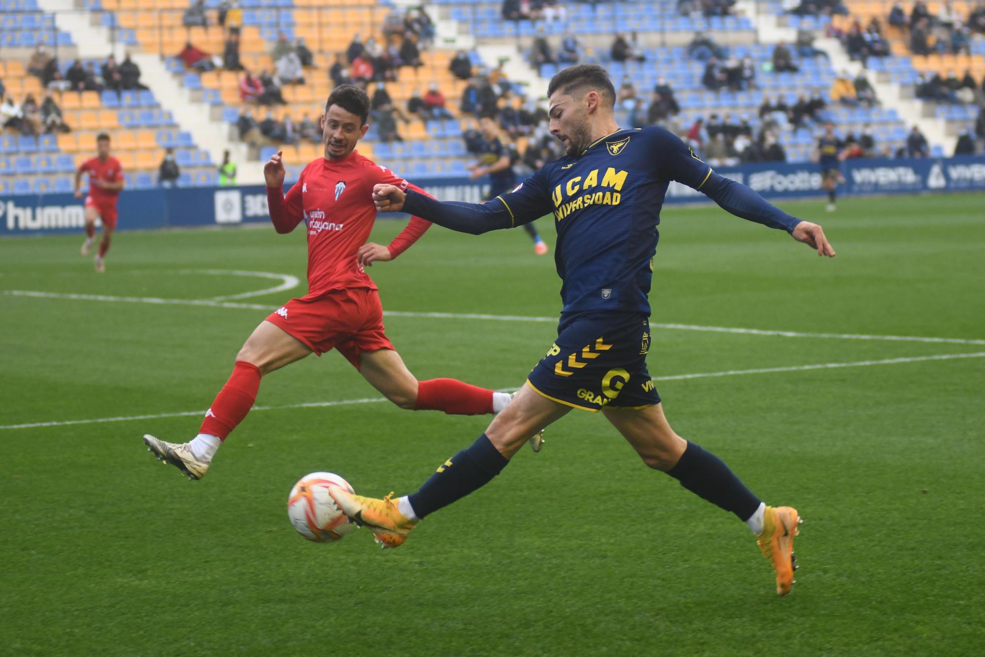 El Alcoyano ahonda la crisis del UCAM Murcia