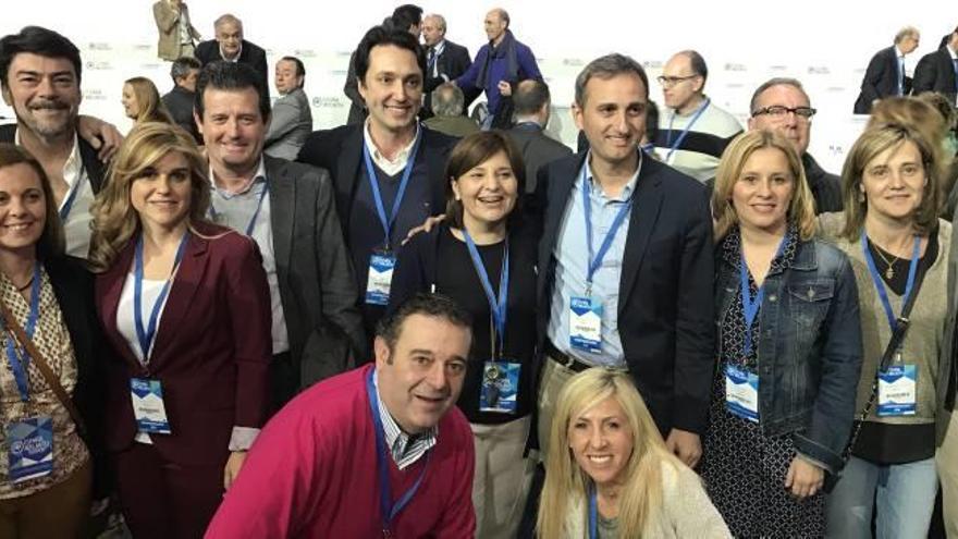 Luis Barcala, Eva Ortiz, José Císcar, Gerardo Camps, Isabel Bonig y César Sánchez, entre otros cargos del PP, ayer en el congreso nacional que se celebra en Madrid.