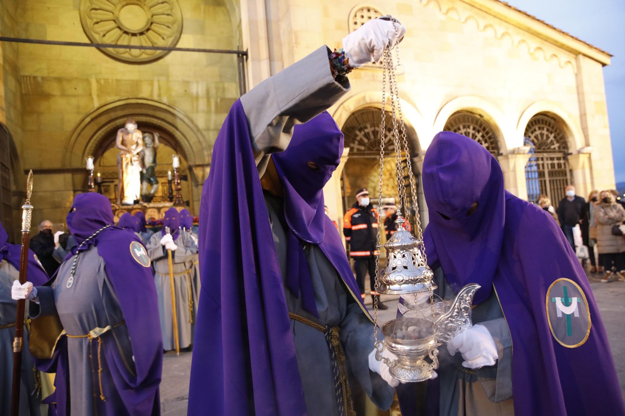 En imágenes: Procesión de Martes Santo en Gijón