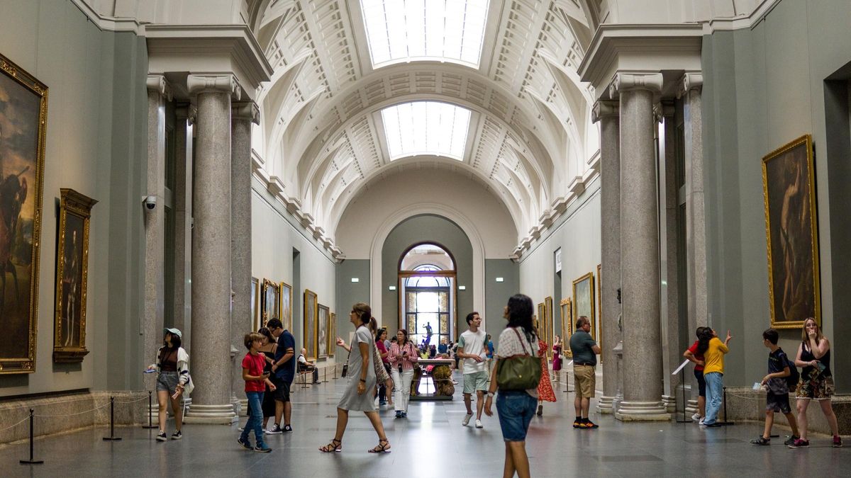 Vistantes en el Museo del Prado.