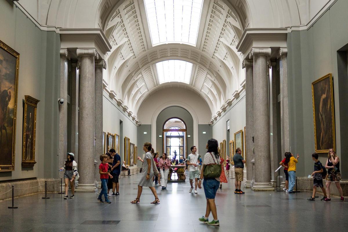 Vistantes en el Museo del Prado.