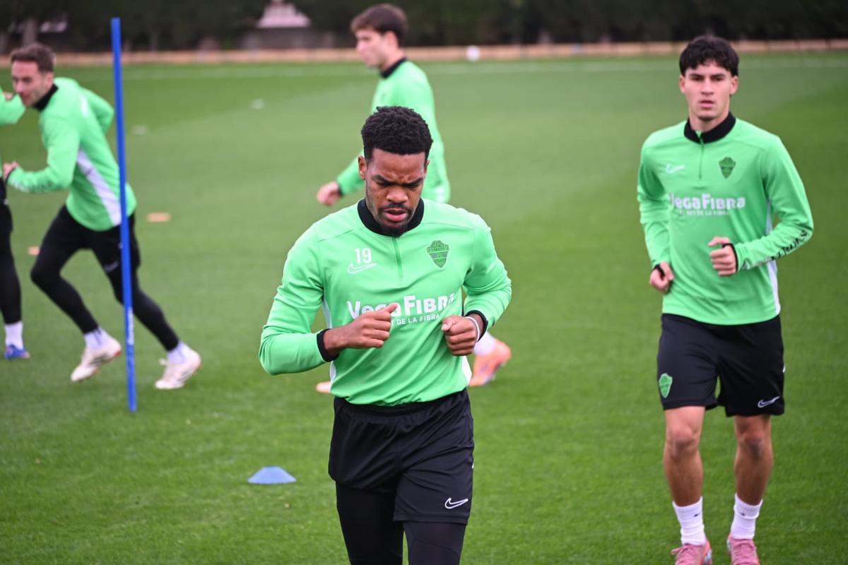 Entrenamiento del Elche previo al partido contra el Real Madrid